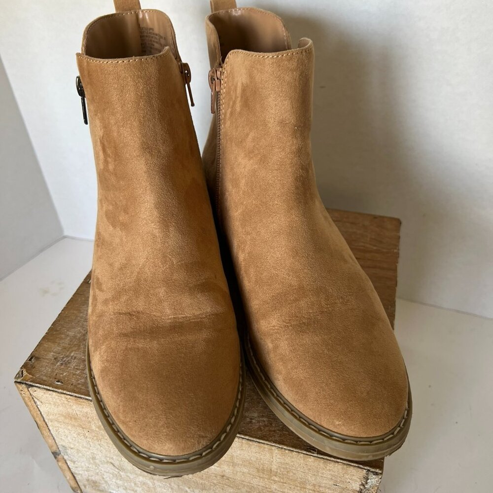 Universal Threads - image 1